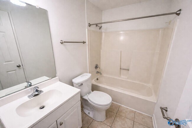 Photo - 4514 Bonnell Dr NW Unit B