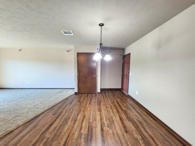 Photo - PRAIRIE POINTE APARTMENTS