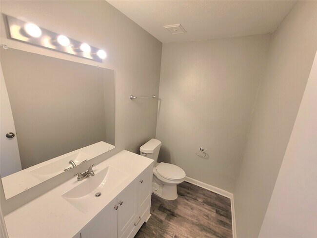 Photo - 5920 Arncliffe Dr