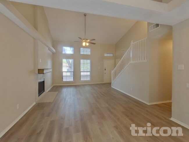 Photo - 837 Globe Ave