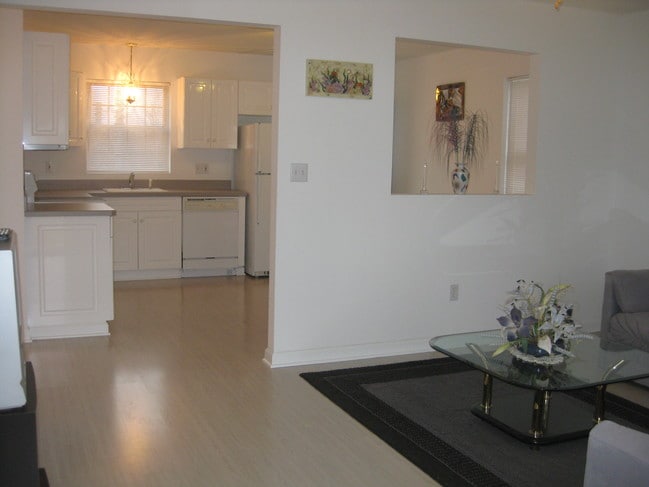 7 Donna Ln Unit 7