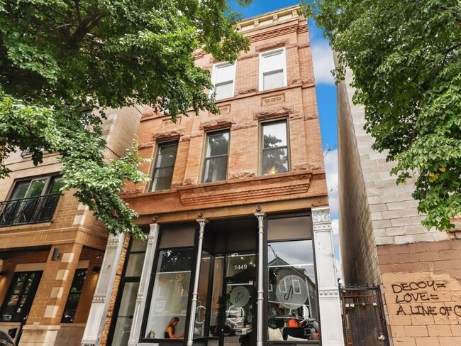 Building Photo - 1449 N Ashland Ave Unit 2F
