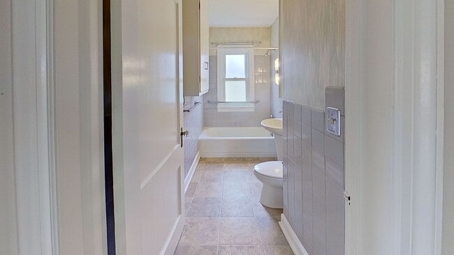 Photo - 129 Loucks St