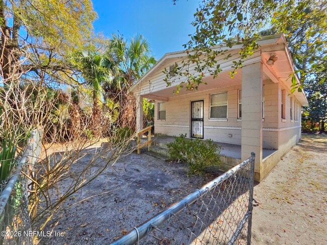 Photo - 916 W 25th St