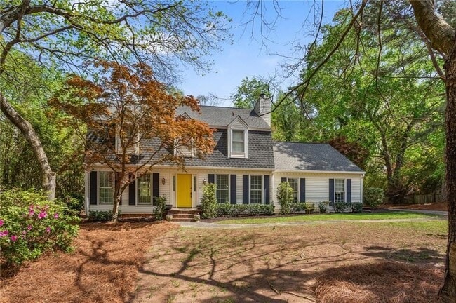 Photo - 632 Holt Rd NE
