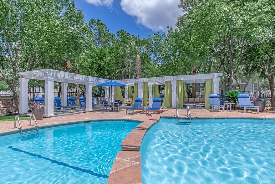Relaxing Pool @ Mallard Creek Kingwood