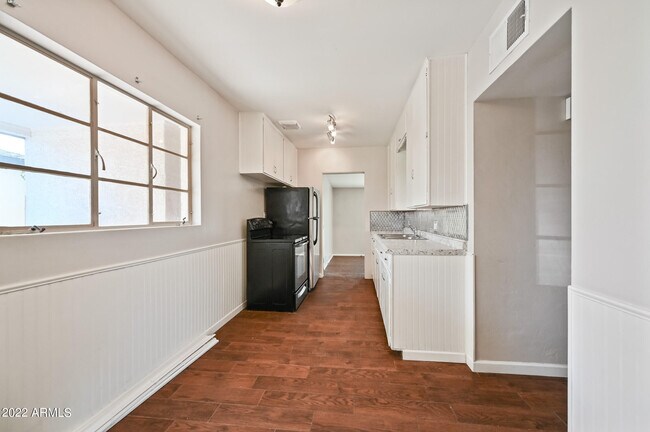 Photo - 144 North Hunt Dr E