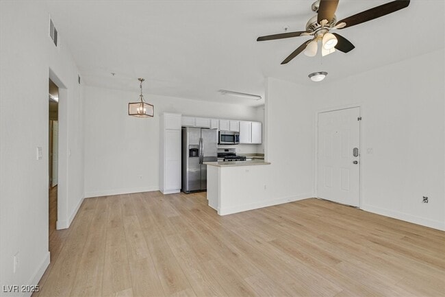 Photo - 2291 W Horizon Ridge Pkwy Unidad 1206