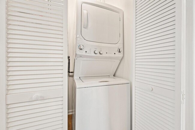 Photo - 3311 N Ravenswood Ave Unit # 01