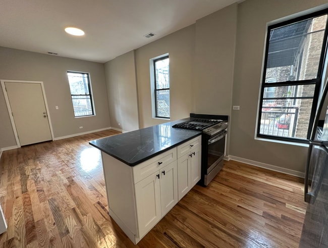 Photo - 3513 N Sheffield Ave Unidad 1R