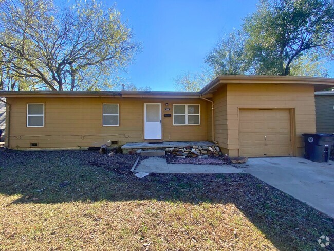 Building Photo - Newly Remodeled 3 Bedroom Home