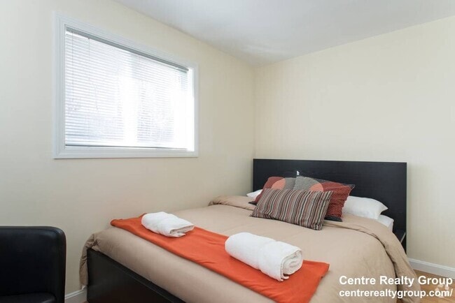 Building Photo - 75 Thingvalla Ave Unit 1 Rental