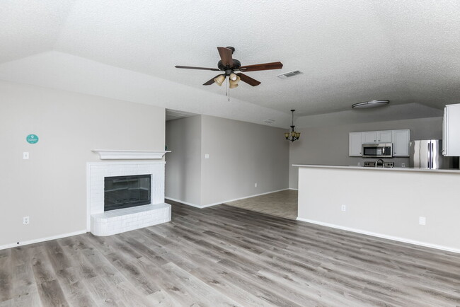 Photo - 1504 Woodhall Way