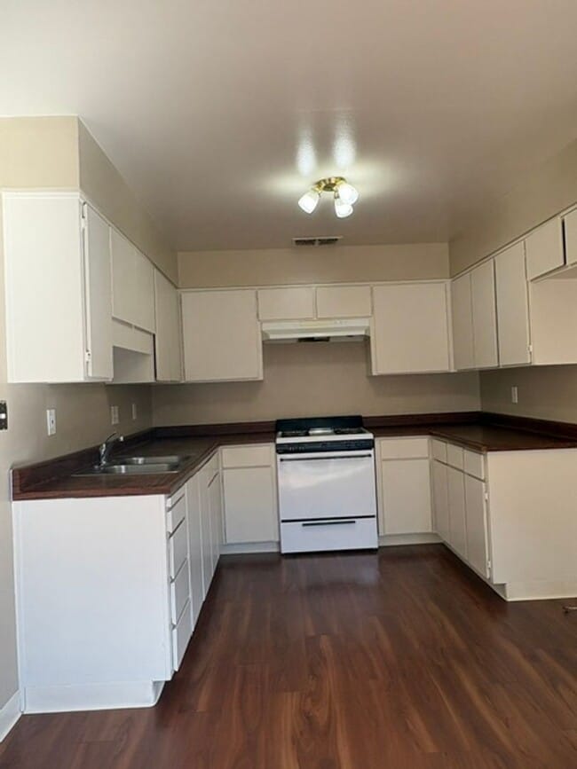 Photo - 2405-2409 S Whitney Blvd Unit 2409