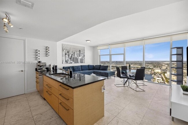 Photo - 1830 S Ocean Dr Unidad 4907