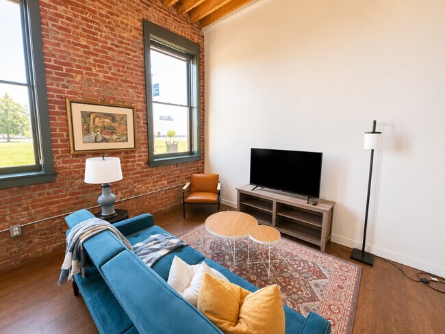 Photo - 403 W 4th St N Unit SI ID1604772P