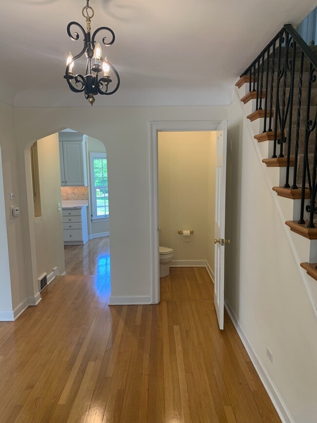 425 W North St