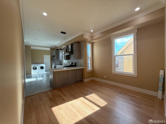 Photo - 1430 Judah St
