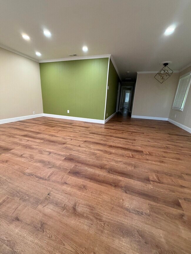 Photo - 512 N Harrisburg Ave