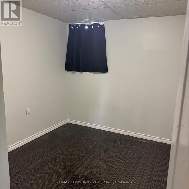 Photo - 108 Ontario St