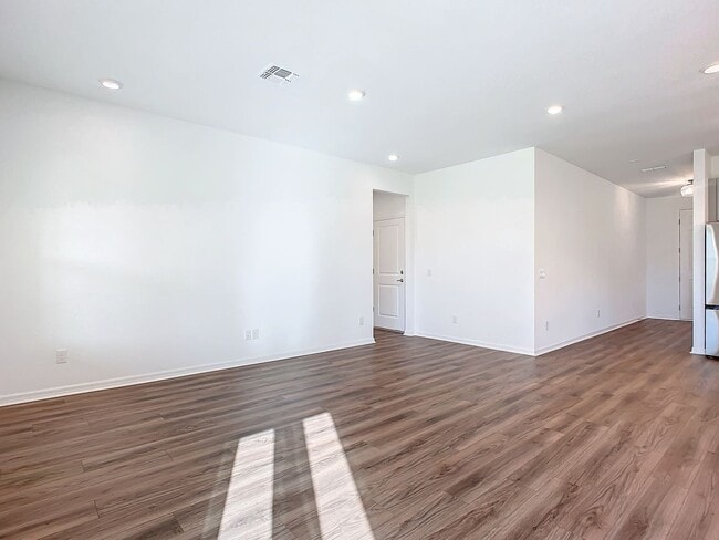 Photo - Pet Friendly Spacious 5BR Home with Loft & Covered Lanai in Hampton Oaks!