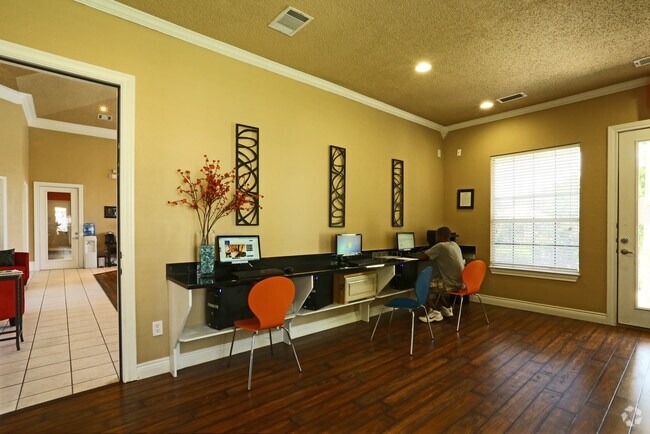 Área de Computación - Bridge at Volente