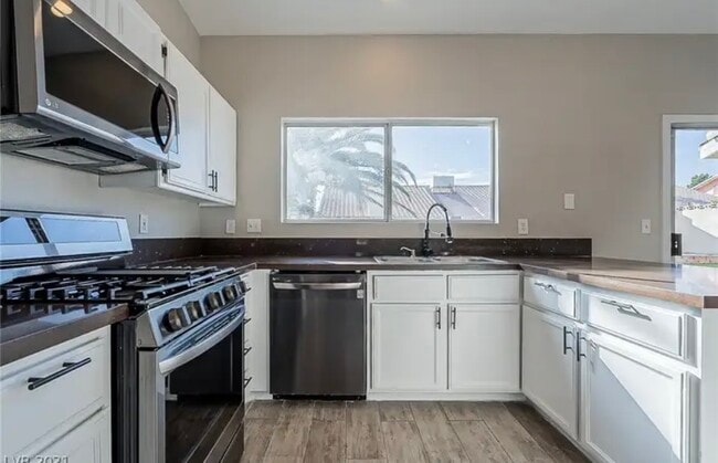 Photo - 2033 Riderwood Ave