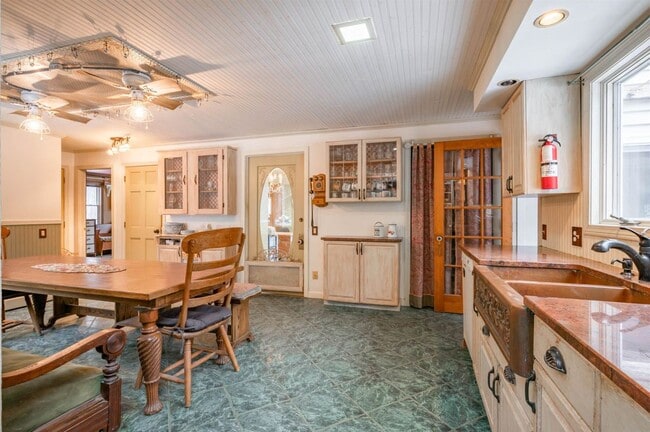 Photo - 133 Raymond Rd