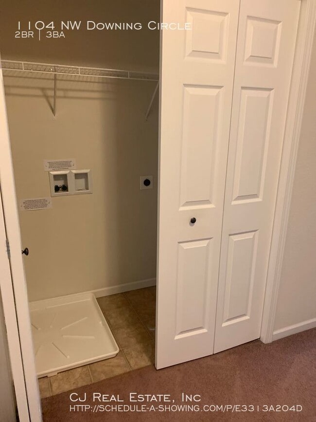 Photo - 1104 NW Downing Cir