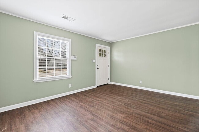 4 Bedroom In Colonial Acres