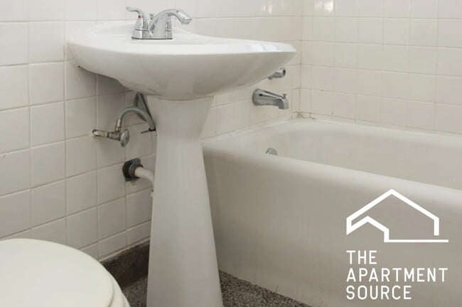 Photo - 3345 N Marshfield Ave Unit 408