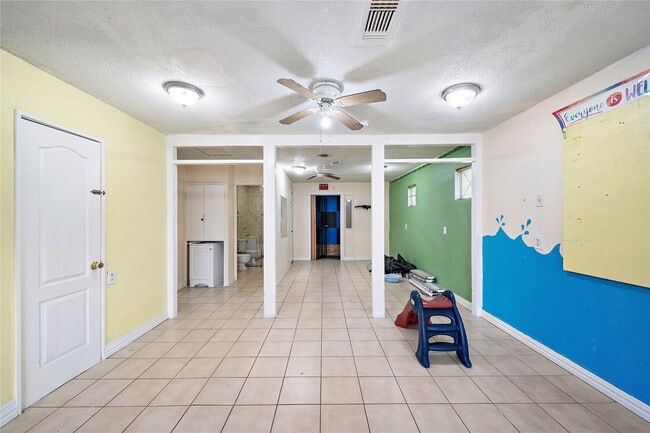 Photo - 5639 Overdale St