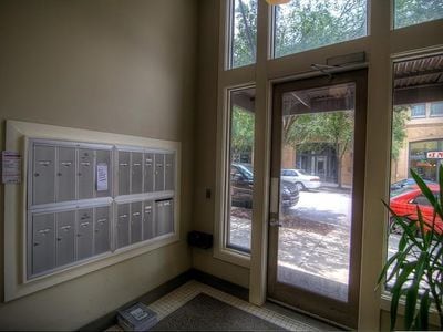 Building Photo - 924 Garrett St Unit 301