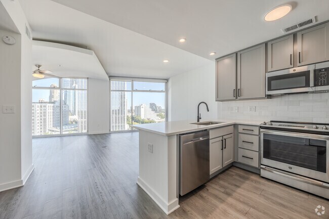 Studio, 1BA - 729SF - Kitchen - Tower on Piedmont