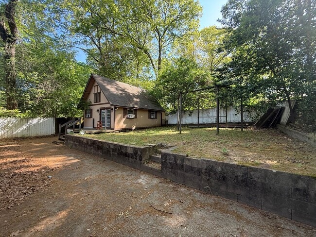 Photo - ** 4 Bed 2 Bath located in Forest Hills ** Call 334-366-9198 to schedule a self-tour