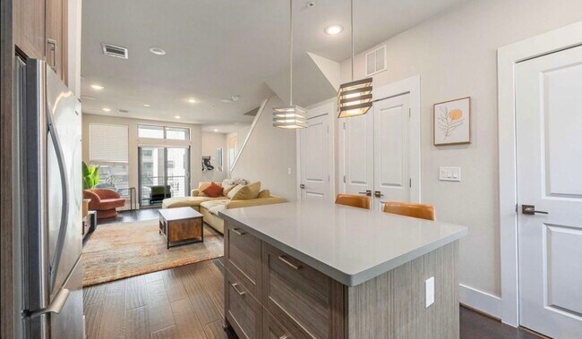 Photo - 2401 Crawford St Unit A210