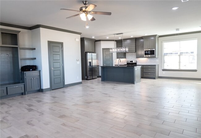 Photo - 201 Vicks Cir