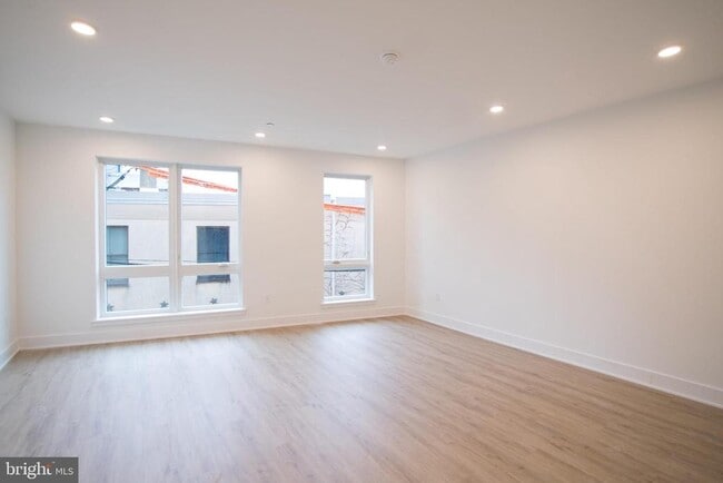 1325 N Lee St Unit 202