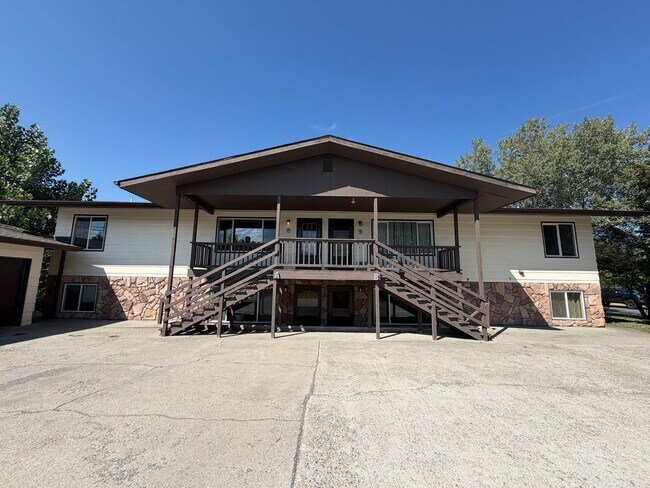 Building Photo - 405 S 19th Ave Unit C
