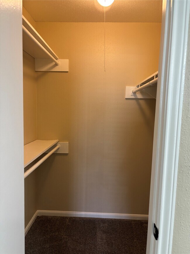 Photo - 1726 Oakwell Ln