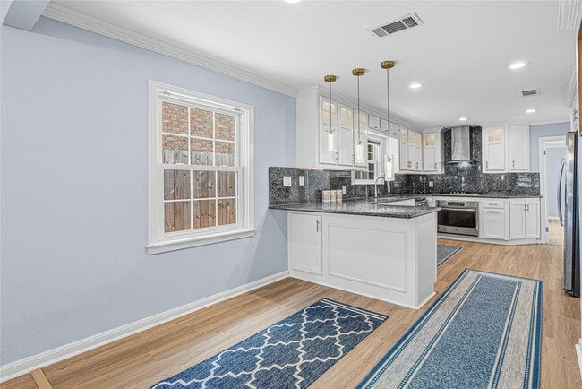 Photo - 4002 Merrick St