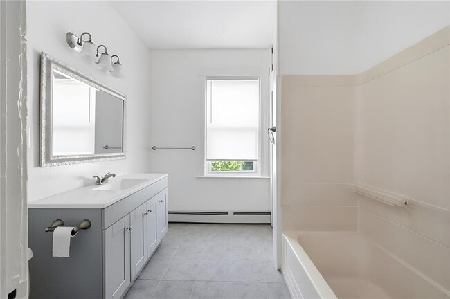 374 Douglas Ave Unit 3