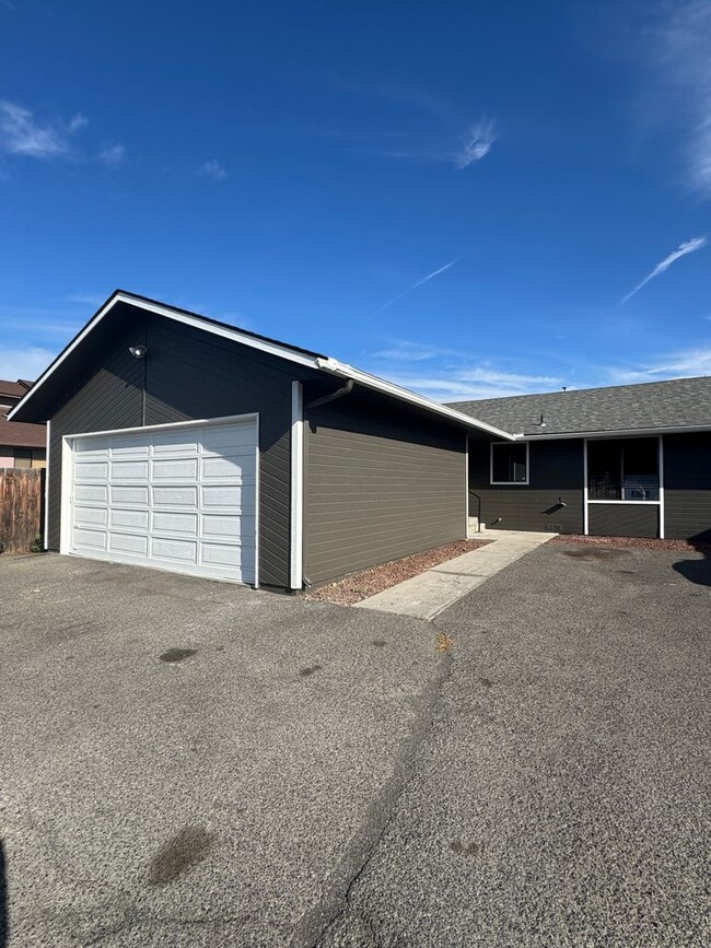 Building Photo - 1105 S 34th Ave Unit 1105
