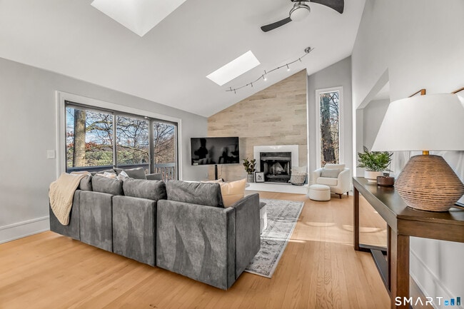 520 Walnut Tree Hill Rd
