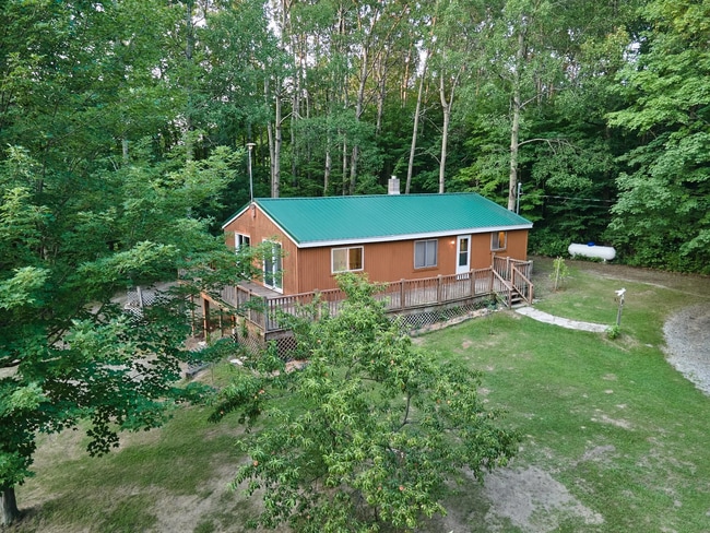 Building Photo - 3 bedroom on 2.24 acres with a creek and p... Rental
