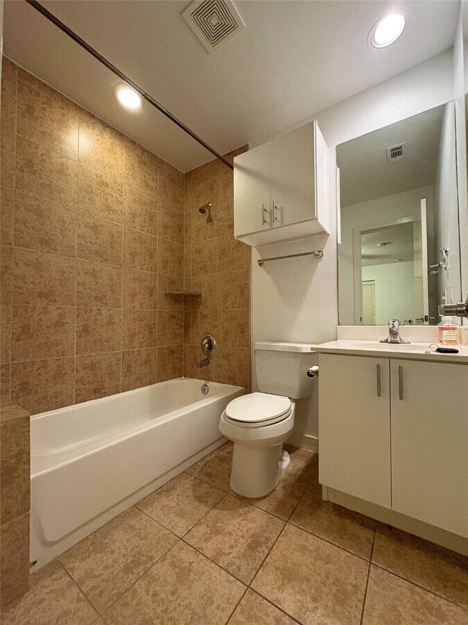 Photo - 2918 Commerce St