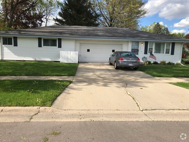 Building Photo - 2622 Bond Pl Unit Half duplex Rental