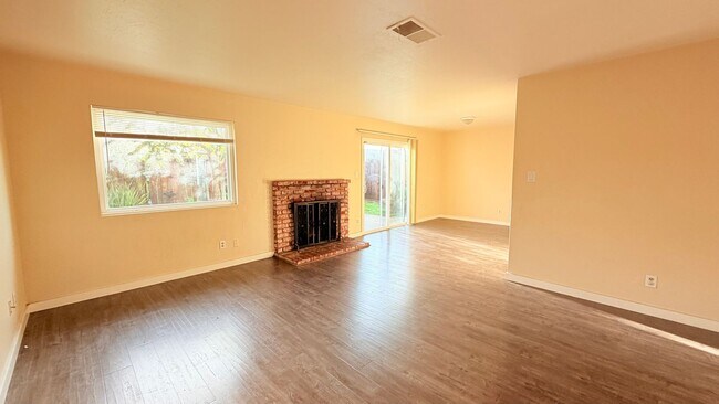 Photo - 320 Fairhaven - 30% Rental Fee