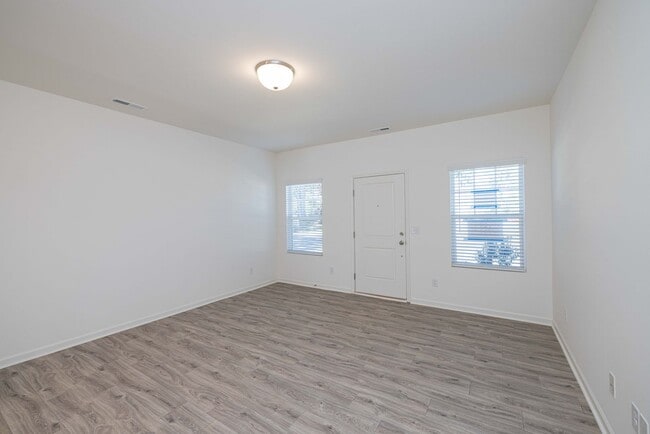 Photo - BEAUTIFUL 2 Bedroom End Unit Townhome in Mooresville - MOVE IN SPECIAL