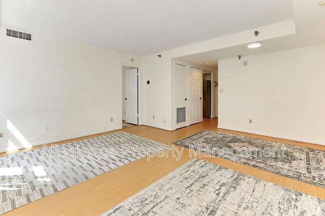 Photo - 2400 Clarendon Blvd